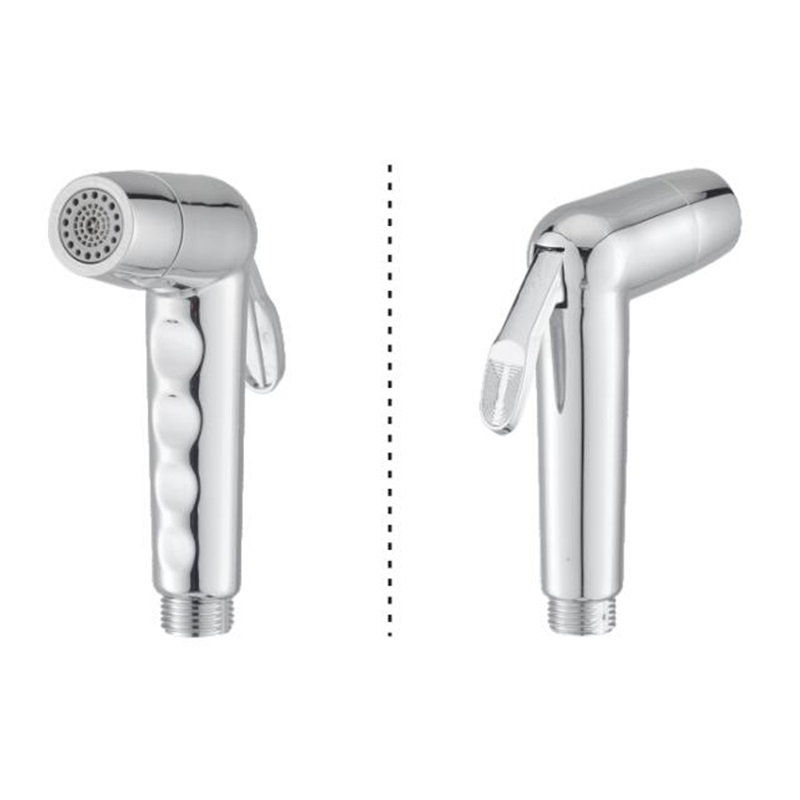 Bình xịt tã vải cho bé trong phòng tắm