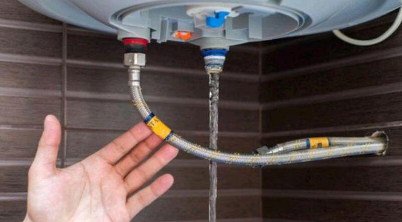 Sử dụng ống thổi hay ống bện để kết nối máy nước nóng có tốt hơn không?